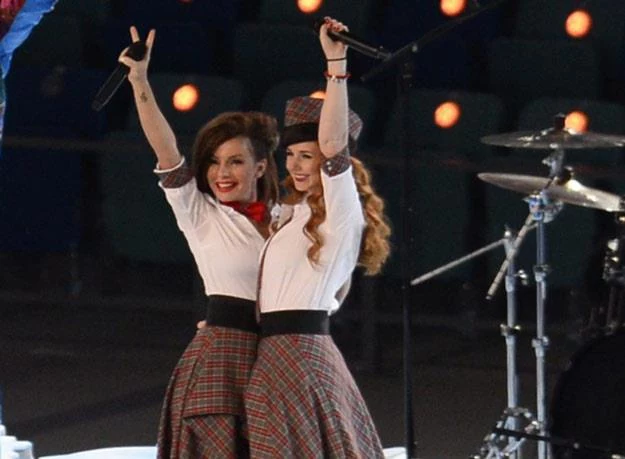 Julia Wołkowa i Lena Katina (t.A.T.u.) podczas ceremonii w Soczi Julia Wołkowa i Lena Katina (t.A.T.u.) podczas ceremonii w Soczi