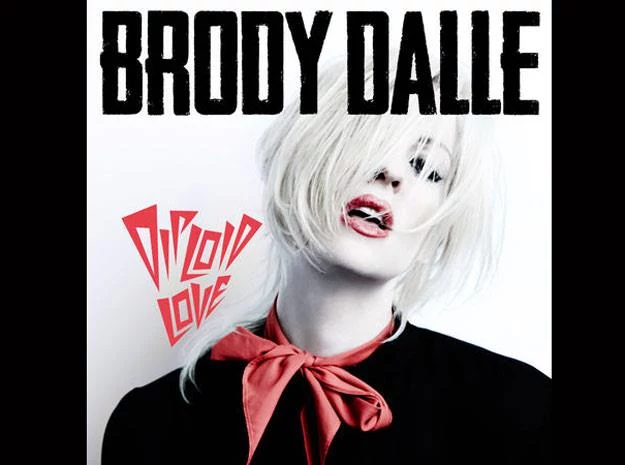 Brody Dalle na okładce albumu "Diploid Love"