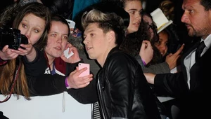 Niall Horan i fanki One Direction fot. Anthony Harvey