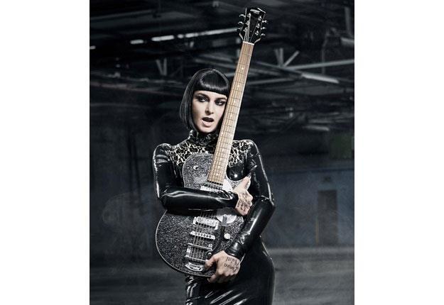 Sinead O'Connor tym razem jako wampirzyca z gitarą