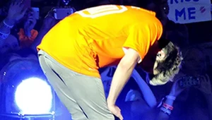 Niall Horan tuż po otrzymaniu ciosu