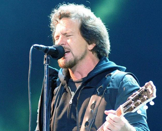 Eddie Vedder z Pearl Jam podczas występu w Gdyni (fot. Paweł Skraba) Eddie Vedder z Pearl Jam podczas występu w Gdyni (fot. Paweł Skraba)