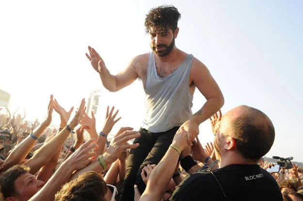 Yannis Philippakis z Foals podczas występu na Open'erze