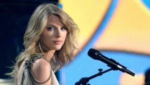 Taylor Swift nie było w obrzuconym butelkami domu fot. Kevork Djansezian