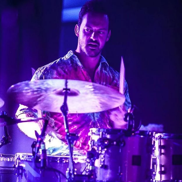 Andrea Marongiu był perkusistą Crystal Fighters Andrea Marongiu był perkusistą Crystal Fighters