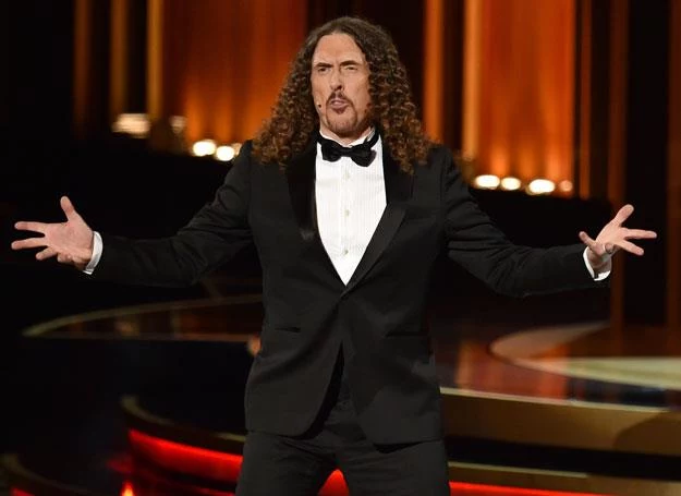 Weird Al Yankovic na scenie - fot. Kevin Winter