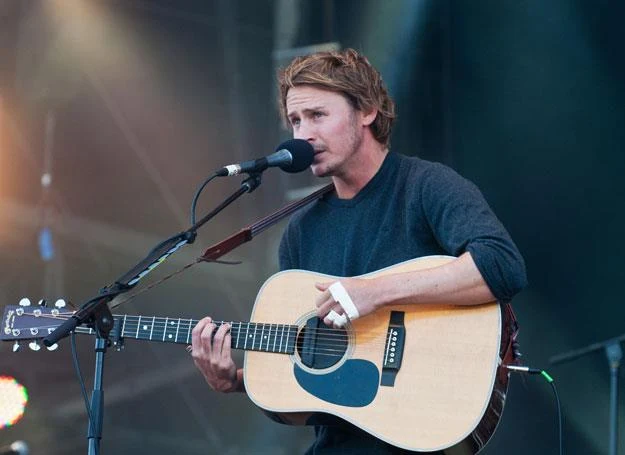 Ben Howard na scenie - fot. Zak Hussein Ben Howard na scenie - fot. Zak Hussein