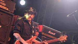 Lemmy Kilmister z Motorhead na scenie - fot. Jason Kempin