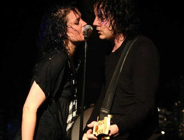 Alison Mosshart i Jack White podczas koncertu The Dead Weather (fot. Michael Loccisano)