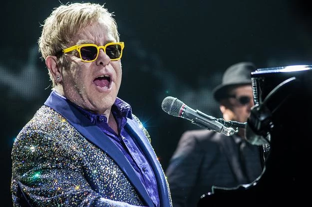 Elton John podczas występu w Krakowie