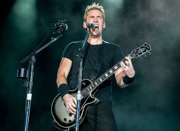 Chad Kroeger na scenie - fot. Buda Mendes