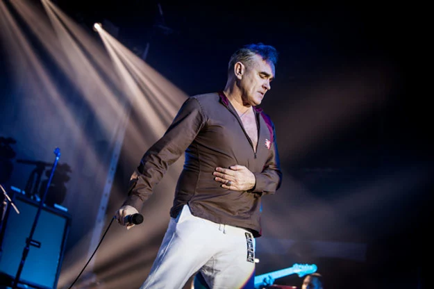 Morrissey podczas niesławnego koncertu w Warszawie