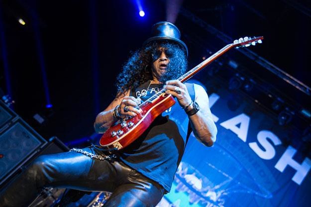 Slash podczas koncertu w Kraków Arenie