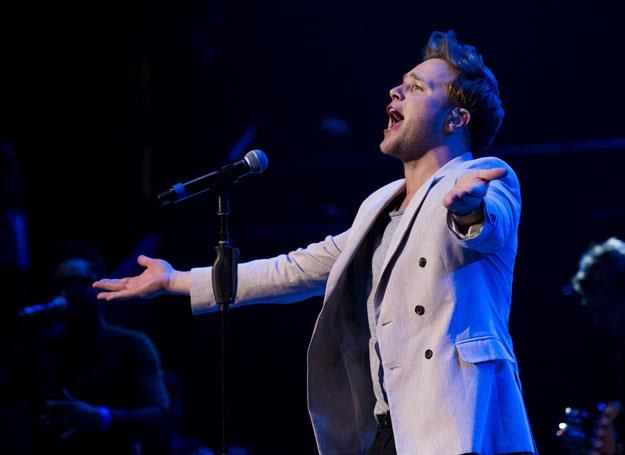 Olly Murs na scenie - fot. Tristan Fewings