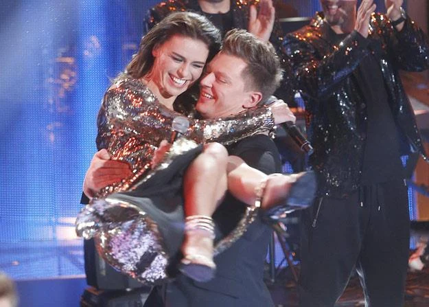 Natasza Urbańska świętowała zwycięstwo w ramionach Rafała Brzozowskiego Natasza Urbańska świętowała zwycięstwo w ramionach Rafała Brzozowskiego