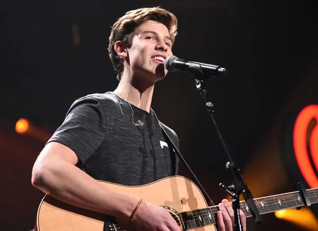 Shawn Mendes podbija serca fanek - fot. Jason Merritt