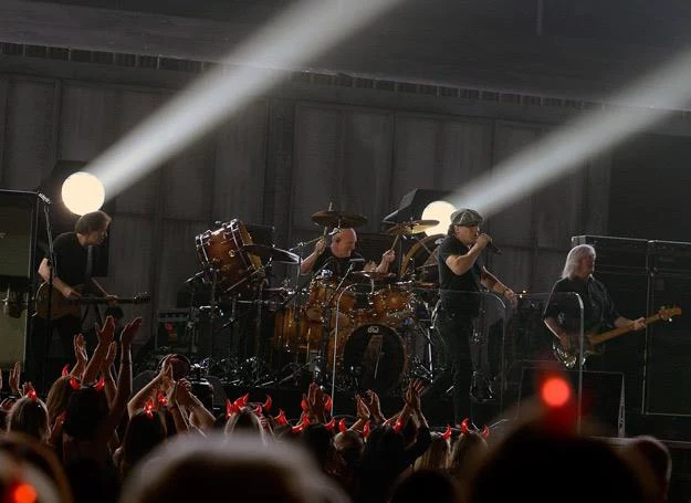 Chris Slade (drugi z lewej) znów w AC/DC - fot. Kevork Djansezian