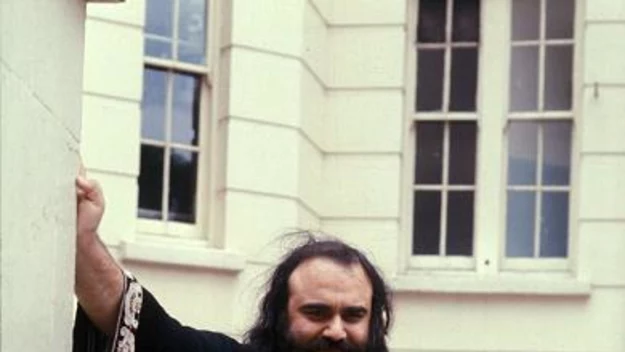 Zmarły pod koniec stycznia 2015 roku Demis Roussos w trakcie swojej kariery walczył z zbyt dużą wagą. W 1980 roku ważył nawet 147 kilogramów. Przeszedł więc na dietę, dzięki której zrzucił 50 kilogramów w 10 miesięcy. W tym samym czasie Grek walczył również z depresją. (fot. Garry Merin)