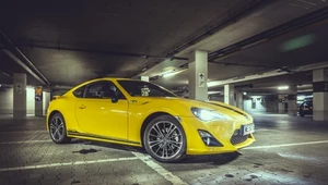 Toyota GT 86. 46 cm nad asfaltem...