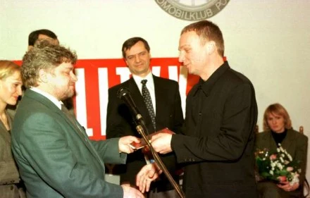 Grzegorz Ciechowski odbiera Paszport "Polityki" (10.01.1997) - fot. Adam Jagielak