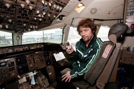 Jay Kay (Jamiroquai) za sterami samolotu