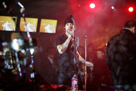 Koncert na lotnisku w Atenach - fot. Dave Hogan