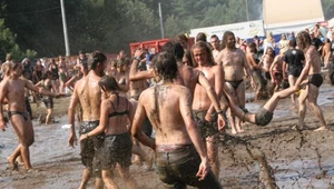 Zabawa w błocie na XV Przystanku Woodstock - Kostrzyn nad Odrą, 31 lipca - 2 sierpnia