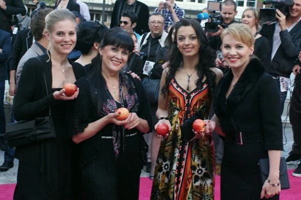 Paulina Andrzejewska, Mirella Kostrzewa, Oliwia Kukułka i Malgorzata Czaczkowska fot. Daniel Kruczyński / OGAE Poland Paulina Andrzejewska, Mirella Kostrzewa, Oliwia Kukułka i Malgorzata Czaczkowska fot. Daniel Kruczyński / OGAE Poland