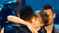 Usher i Justin Bieber - fot. Kevork Djansezian