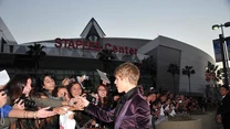 Justin Bieber przed Staples Center - fot. Alberto E. Rodriguez