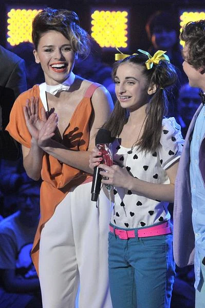 Natasza Urbańska z solistką swojego zespołu