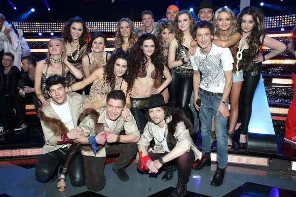 Maciej Miecznikowski ze swoim zespołem - fot. Paweł Wrzecion