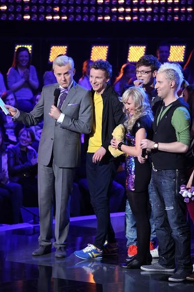 Piotr Kupicha (w środku) razem z prowadzącym program Hubertem Urbańskim (z lewej) - fot. Paweł Wrzecion