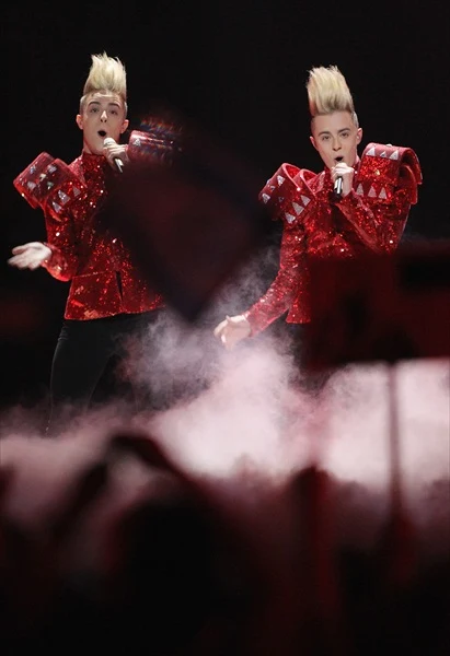 Jedward (Irlandia) - awans do finału - fot. Sean Gallup Jedward (Irlandia) - awans do finału - fot. Sean Gallup
