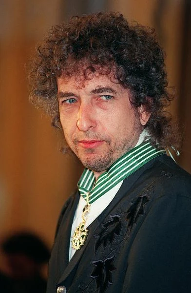 Bob Dylan jako Komandor Order of Arts and Letters, wyróżnienia od francuskiego ministra kultury - 1990 r.
