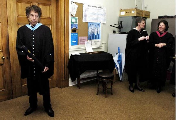Bob Dylan wyróżniony honorowym doktoratem Uniwersytetu St. Andrews w 2004 r.