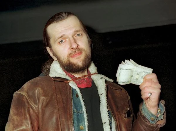 "Dopóki będę czuł, że jest napięcie na scenie będę to robił. Ale jak się na tym złapię, że ma to być tylko dla szmalu - pójdę w cholerę" - mówił w jednym z wczesnych wywiadów. Warszawa, 1993 r.