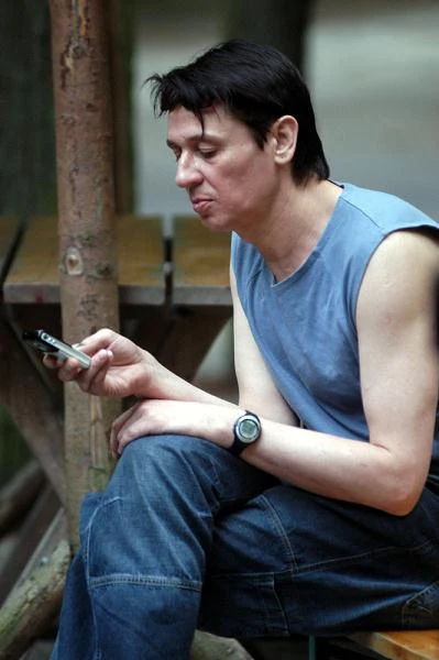 Urodził się 14 sierpnia 1961 roku w Wojcieszowie na Dolnym Śląsku jako Mirosław Maleńczuk. Uczęszczał do kilku szkół podstawowych, i liceum zawodowego, gdzie nauczył się m.in. obróbki skrawaniem.