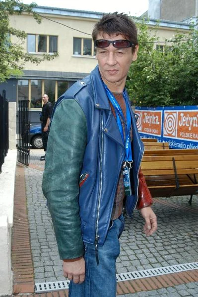 W 1981 roku skazany został na dwa lata więzienia za odmowę pełnienia zasadniczej służby wojskowej. Karę odbywał w Gdańsku i Stargardzie Szczecińskim.