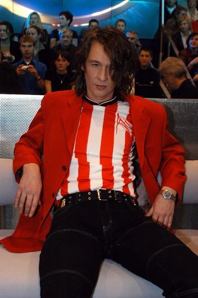 Jest kibicem krakowskiego klubu piłkarskiego Cracovia oraz autorem utworu uważanego za Hymn Cracovii. Kompozycja budzi liczne kontrowersje.