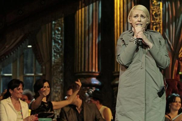 Na 16 września 2011 r. zaplanowano premierę nowego albumu Nosowskiej. Materiał zapowiada singel "Nomada" (zdjęcie z koncertu Polscy artyści dzieciom Gruzji - 2010 r.)