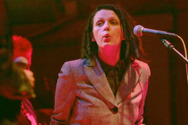 W 2001 r. wzięła udział w projekcie Yugoton z nowymi wersjami jugosłowiańskich piosenek z lat 70. i 80. Nosowska zaśpiewała "Rzadko widuję cię z dziewczętami" (duet z Pawłem Kukizem), "Gdy miasto śpi (snem kamiennym)" i "To była sobota"