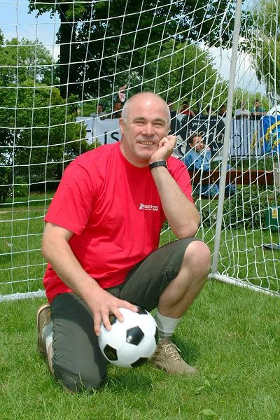 W solowym dorobku ma takie przeboje, jak m.in. "Wypijmy za błędy", "Zwierzenia Ryśka, czyli jedzie pociąg z daleka", "Życie jest nowelą" (piosenka z serialu "Klan"), "Dary losu" czy "Dziewczyny lubią brąz" (Opole 2002 r.) W solowym dorobku ma takie przeboje, jak m.in. "Wypijmy za błędy", "Zwierzenia Ryśka, czyli jedzie pociąg z daleka", "Życie jest nowelą" (piosenka z serialu "Klan"), "Dary losu" czy "Dziewczyny lubią brąz" (Opole 2002 r.)