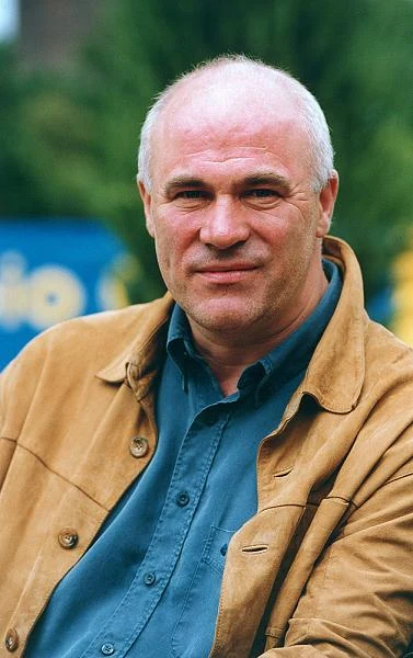 W 1987 r. rozpoczął karierę solową, debiutując cztery lata później płytą "Szczęśliwej drogi, już czas" (zdjęcie z 2001 r.) W 1987 r. rozpoczął karierę solową, debiutując cztery lata później płytą "Szczęśliwej drogi, już czas" (zdjęcie z 2001 r.)