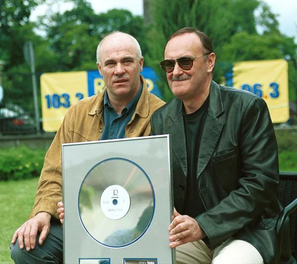 Z Jackiem Cyganem, współautorem wielu jego przebojów, na Festiwalu w Opolu w 2001 r. Z Jackiem Cyganem, współautorem wielu jego przebojów, na Festiwalu w Opolu w 2001 r.