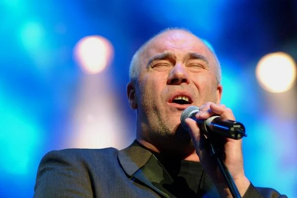 W 2002 r. na koncercie z okazji przyznania mu Złotej Płyty za "Intymnie" W 2002 r. na koncercie z okazji przyznania mu Złotej Płyty za "Intymnie"