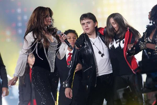 LaToya Jackson z Princem Michaelem i Paris fot. Dave J Hogan