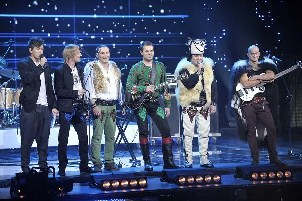 Prowadzący program Maciek Rock (pierwszy z lewej) i InoRos