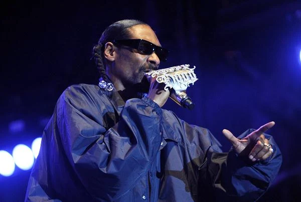W 2007 roku raper stał się persona non grata w Wielkiej Brytanii po tym, jak jego ekipa wywołała burdę na lotnisku Heathrow. Snoop apelował do Paula McCartneya i Davida Beckhama, by ci wstawili się za nim u premiera (fot. Kevin Winter).
