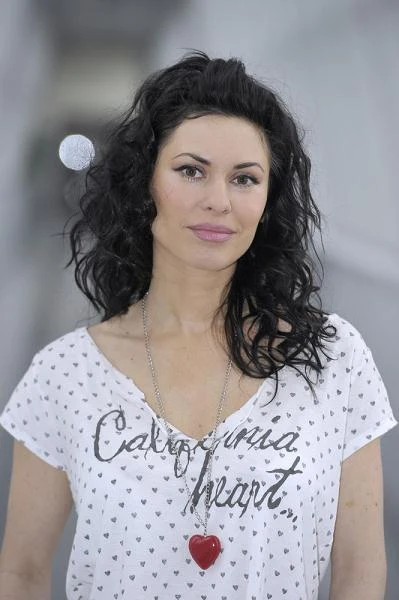 Początkowo formacja, reklamowana jako "muzyczne dziecko Facebooka", miała grać tylko w wirtualnym świecie - 2011 r.